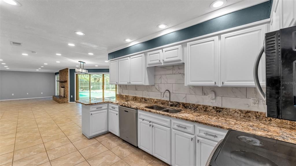 Active With Contract: $450,000 (4 beds, 2 baths, 2505 Square Feet)