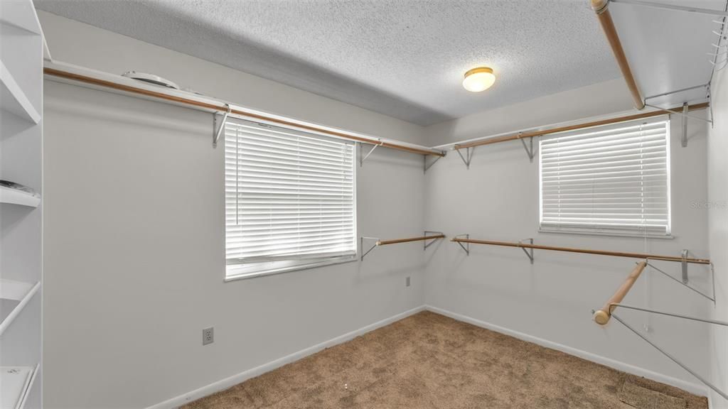 Active With Contract: $450,000 (4 beds, 2 baths, 2505 Square Feet)