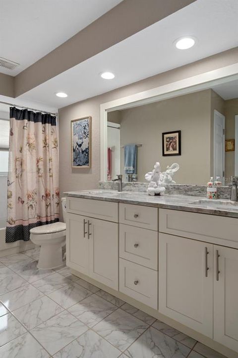 Active With Contract: $299,500 (2 beds, 2 baths, 1378 Square Feet)