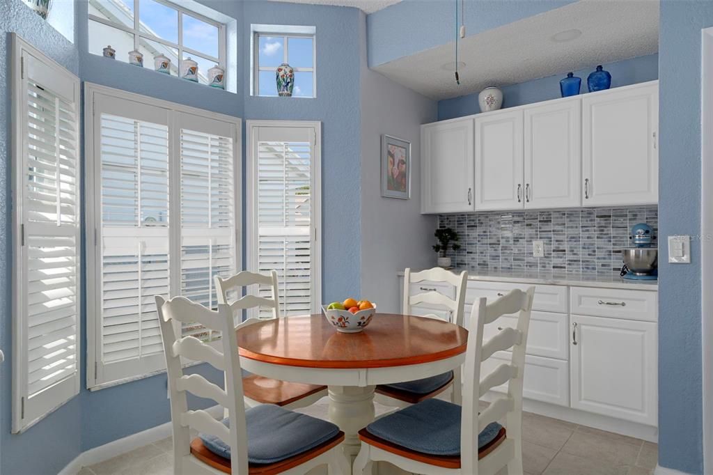 Active With Contract: $299,500 (2 beds, 2 baths, 1378 Square Feet)