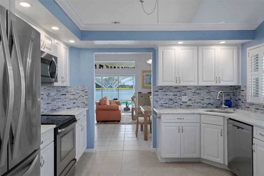 Active With Contract: $299,500 (2 beds, 2 baths, 1378 Square Feet)