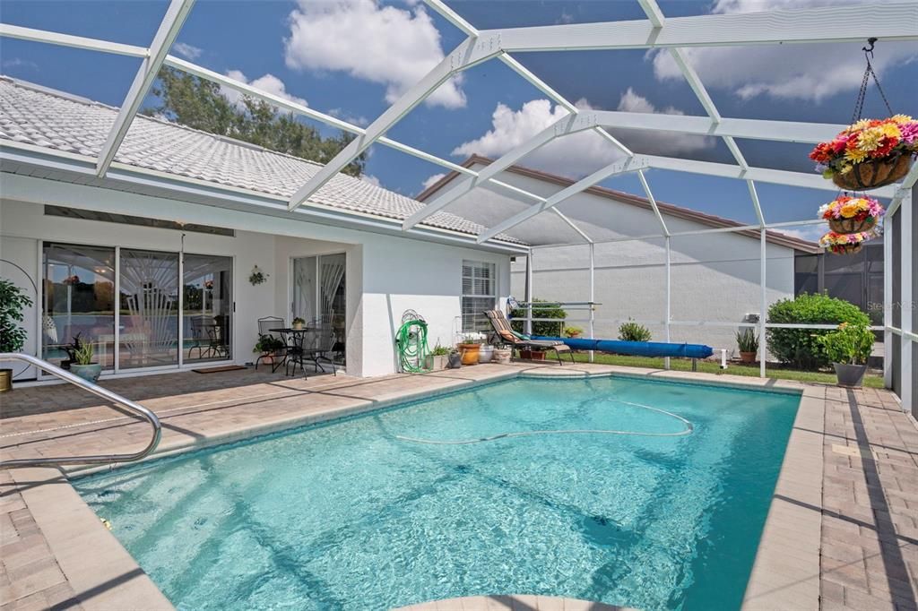 Active With Contract: $299,500 (2 beds, 2 baths, 1378 Square Feet)