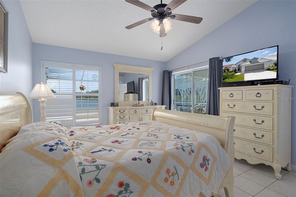 Active With Contract: $299,500 (2 beds, 2 baths, 1378 Square Feet)