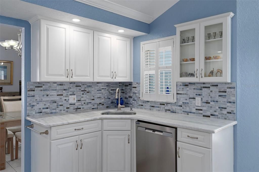 Active With Contract: $299,500 (2 beds, 2 baths, 1378 Square Feet)