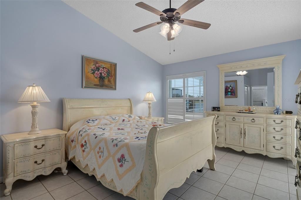 Active With Contract: $299,500 (2 beds, 2 baths, 1378 Square Feet)