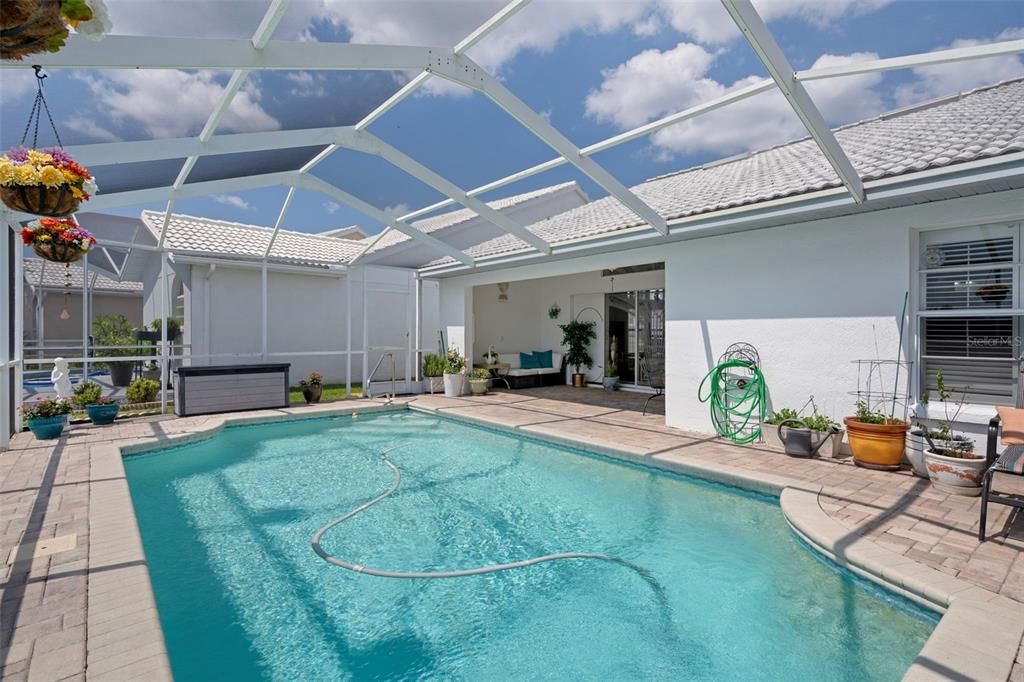 Active With Contract: $299,500 (2 beds, 2 baths, 1378 Square Feet)