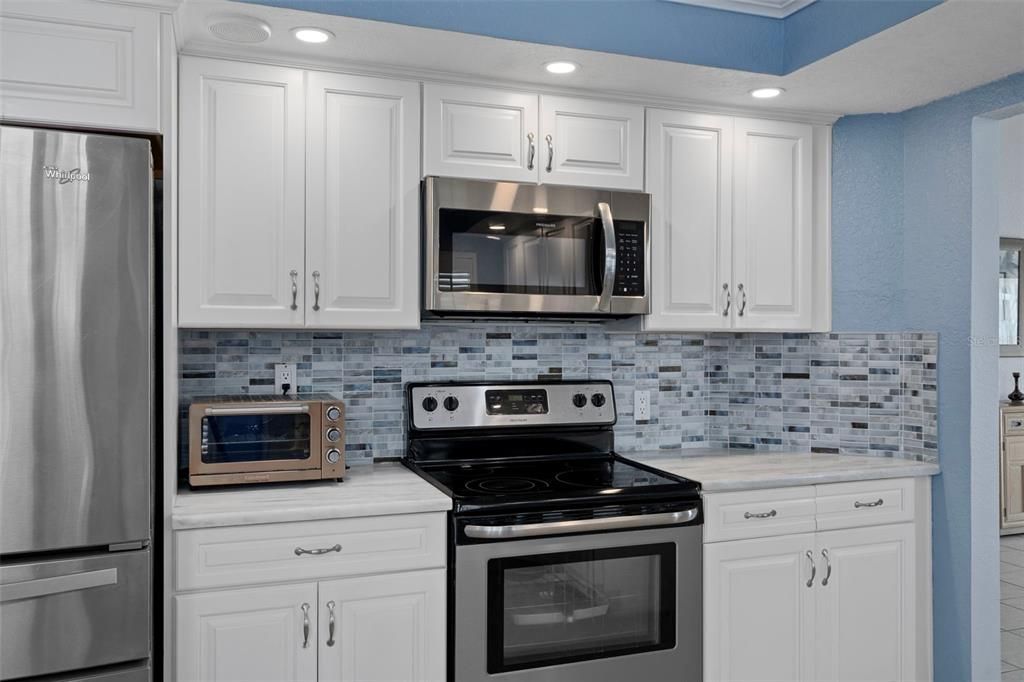 Active With Contract: $299,500 (2 beds, 2 baths, 1378 Square Feet)