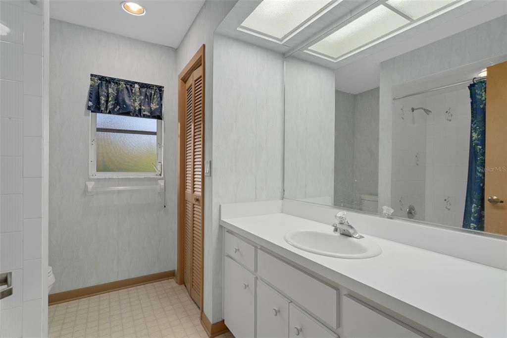 En Venta: $265,000 (3 camas, 2 baños, 2102 Pies cuadrados)