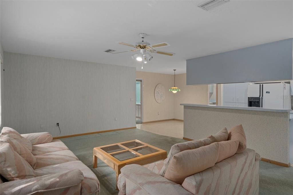 En Venta: $265,000 (3 camas, 2 baños, 2102 Pies cuadrados)