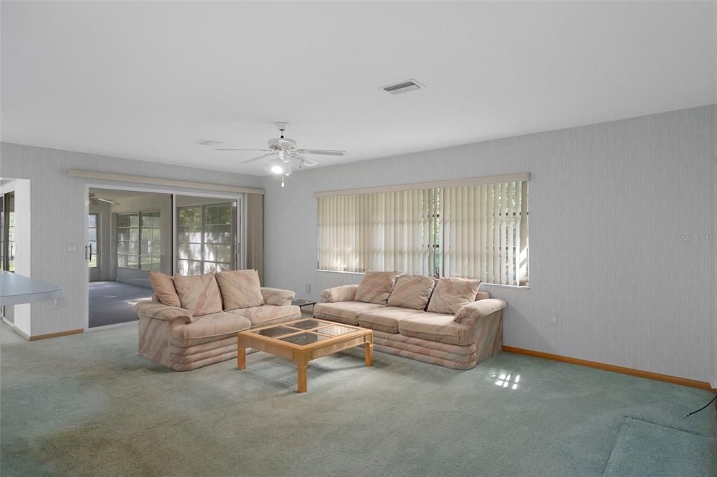 En Venta: $265,000 (3 camas, 2 baños, 2102 Pies cuadrados)