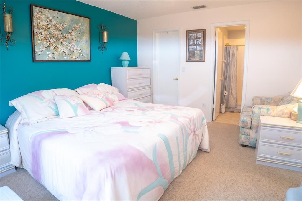 Active With Contract: $209,900 (2 beds, 2 baths, 1013 Square Feet)