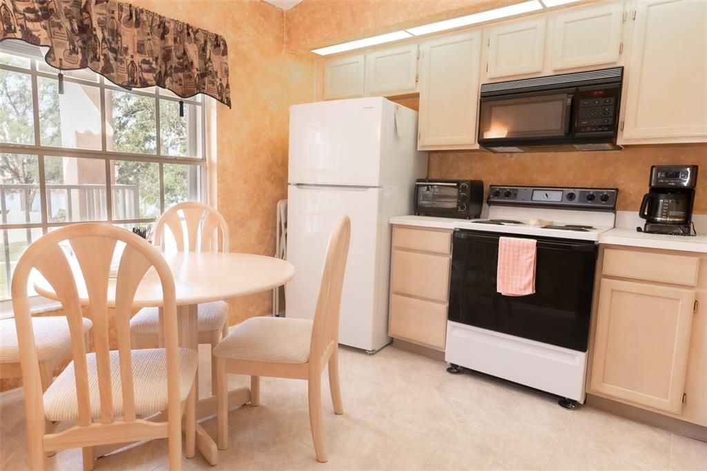 Active With Contract: $209,900 (2 beds, 2 baths, 1013 Square Feet)