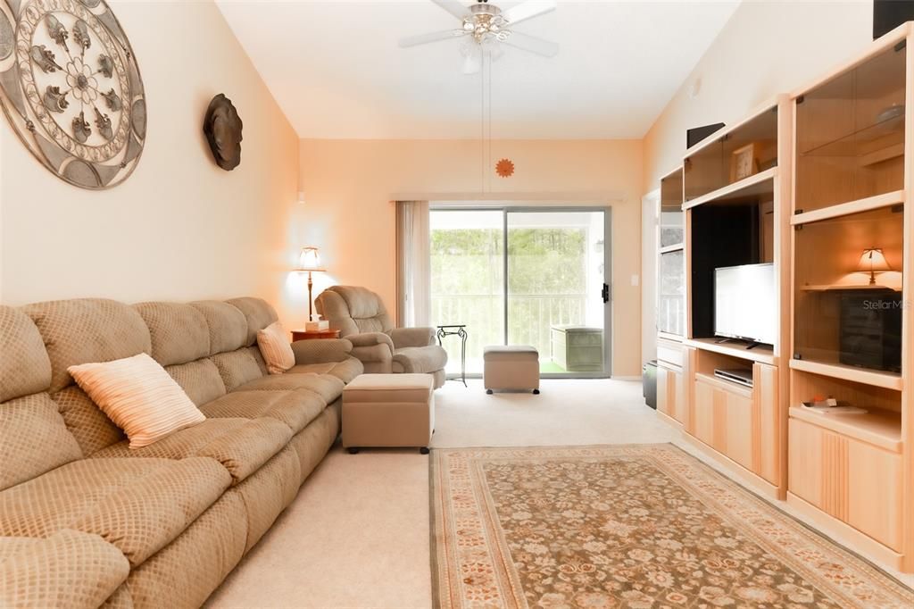 Active With Contract: $209,900 (2 beds, 2 baths, 1013 Square Feet)