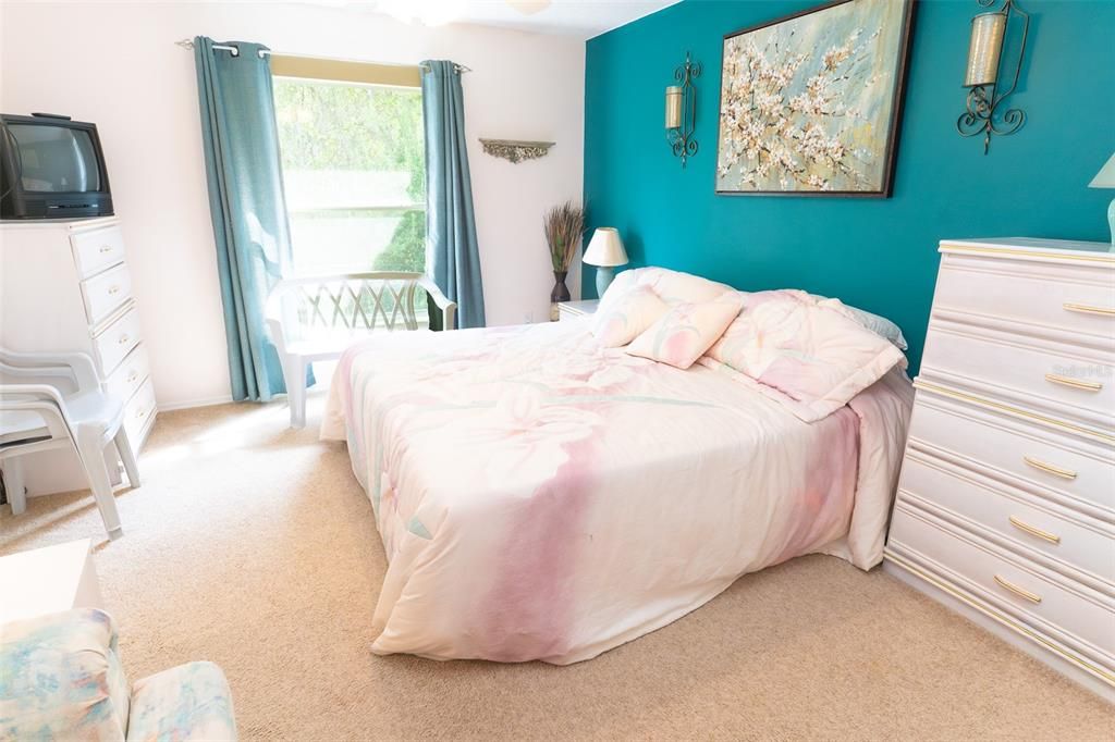 Active With Contract: $209,900 (2 beds, 2 baths, 1013 Square Feet)