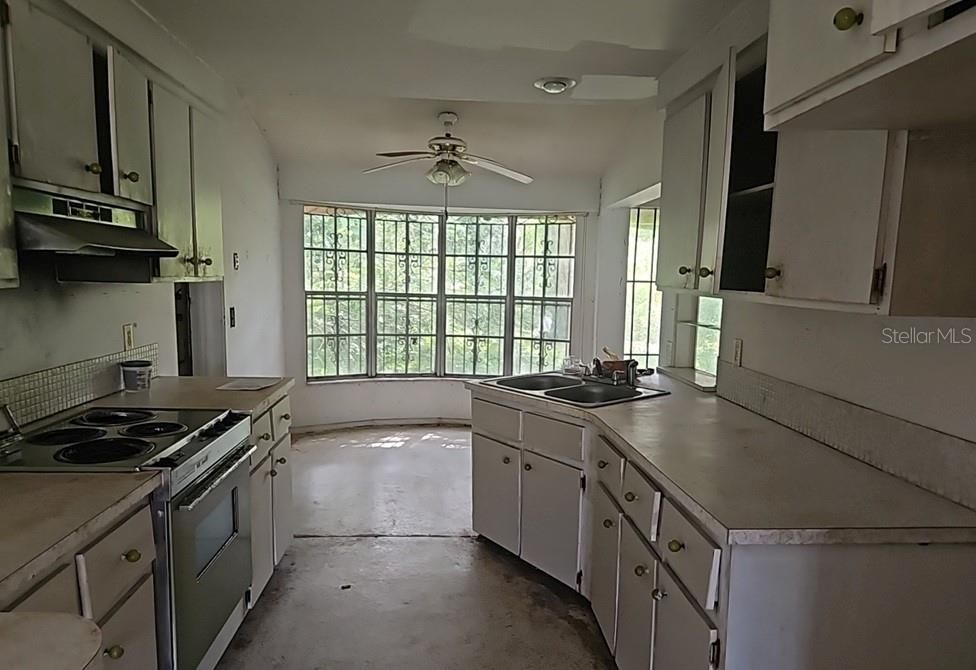 Active With Contract: $195,700 (3 beds, 2 baths, 1499 Square Feet)