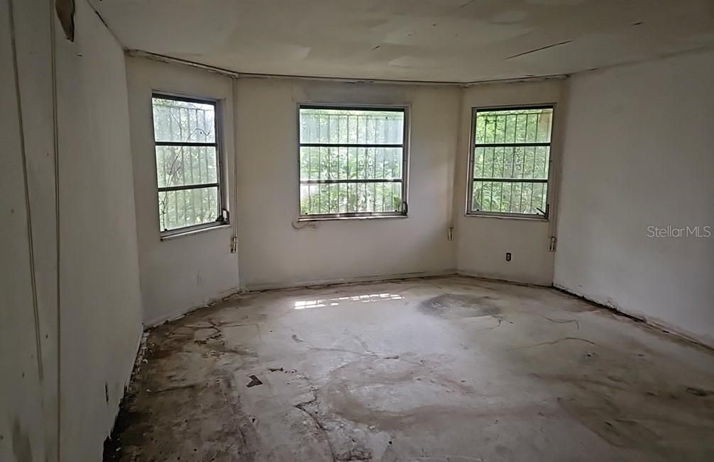 Active With Contract: $195,700 (3 beds, 2 baths, 1499 Square Feet)