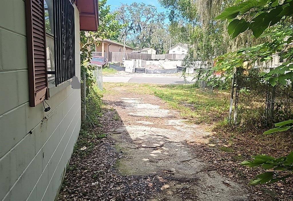 Active With Contract: $195,700 (3 beds, 2 baths, 1499 Square Feet)