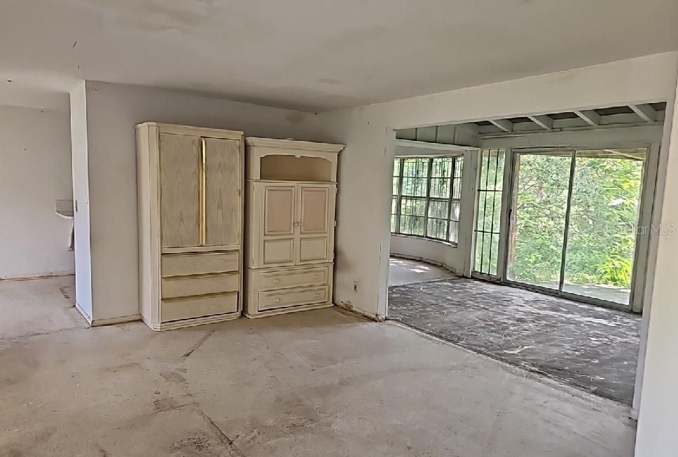 Active With Contract: $195,700 (3 beds, 2 baths, 1499 Square Feet)