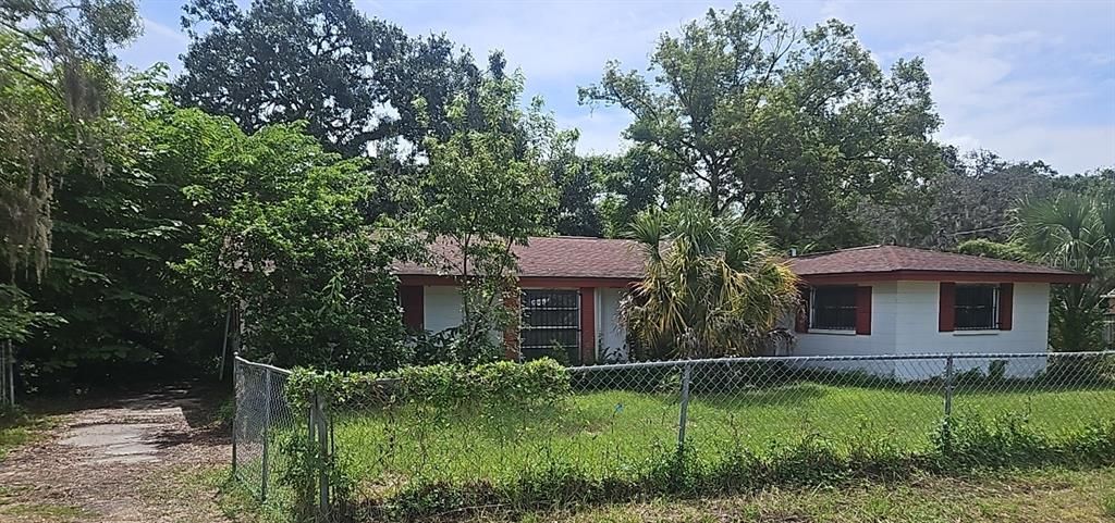 Active With Contract: $195,700 (3 beds, 2 baths, 1499 Square Feet)