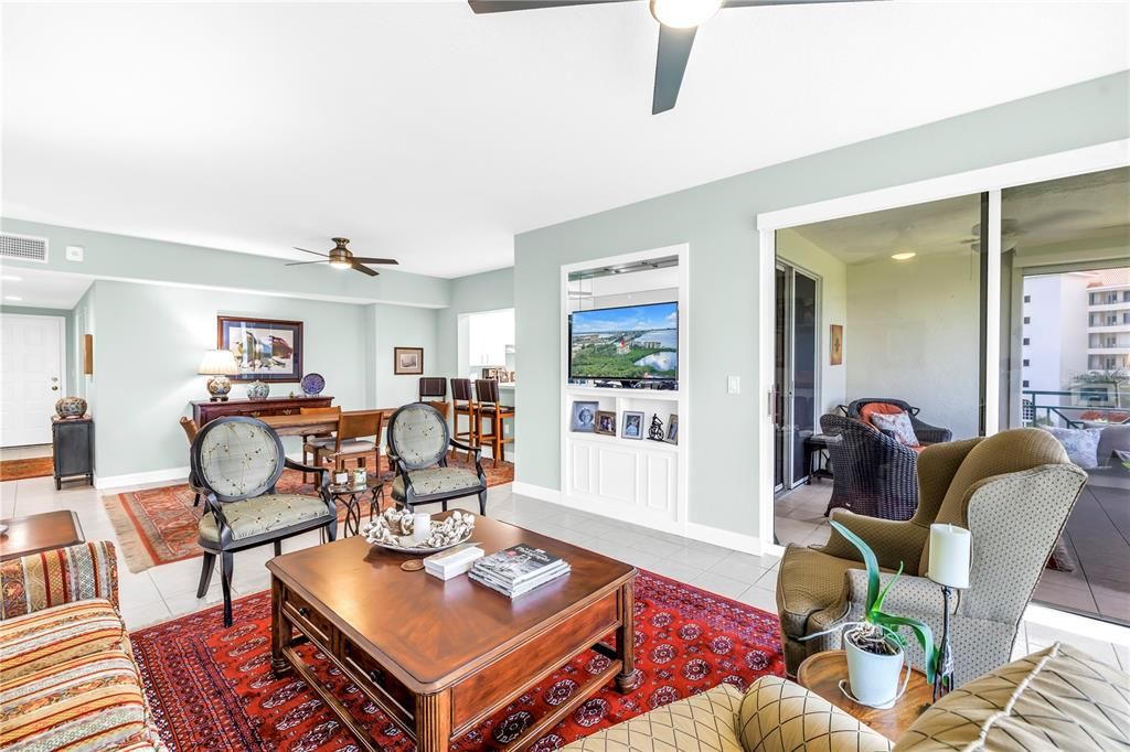 Active With Contract: $649,000 (2 beds, 2 baths, 1660 Square Feet)