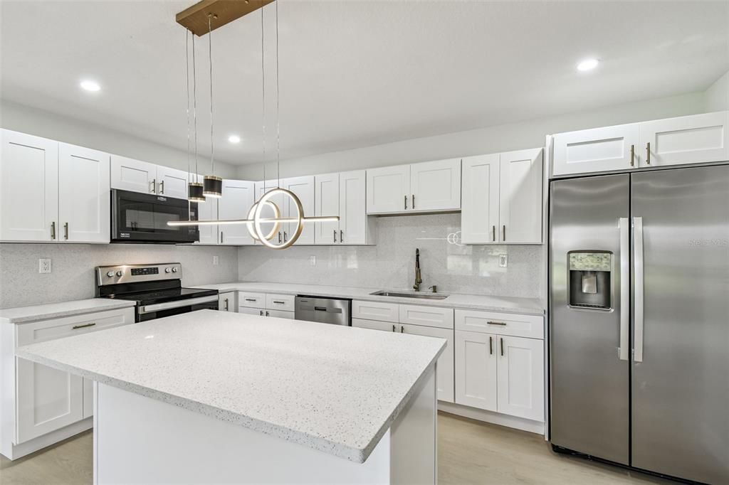 Activo con contrato: $475,000 (4 camas, 3 baños, 1786 Pies cuadrados)