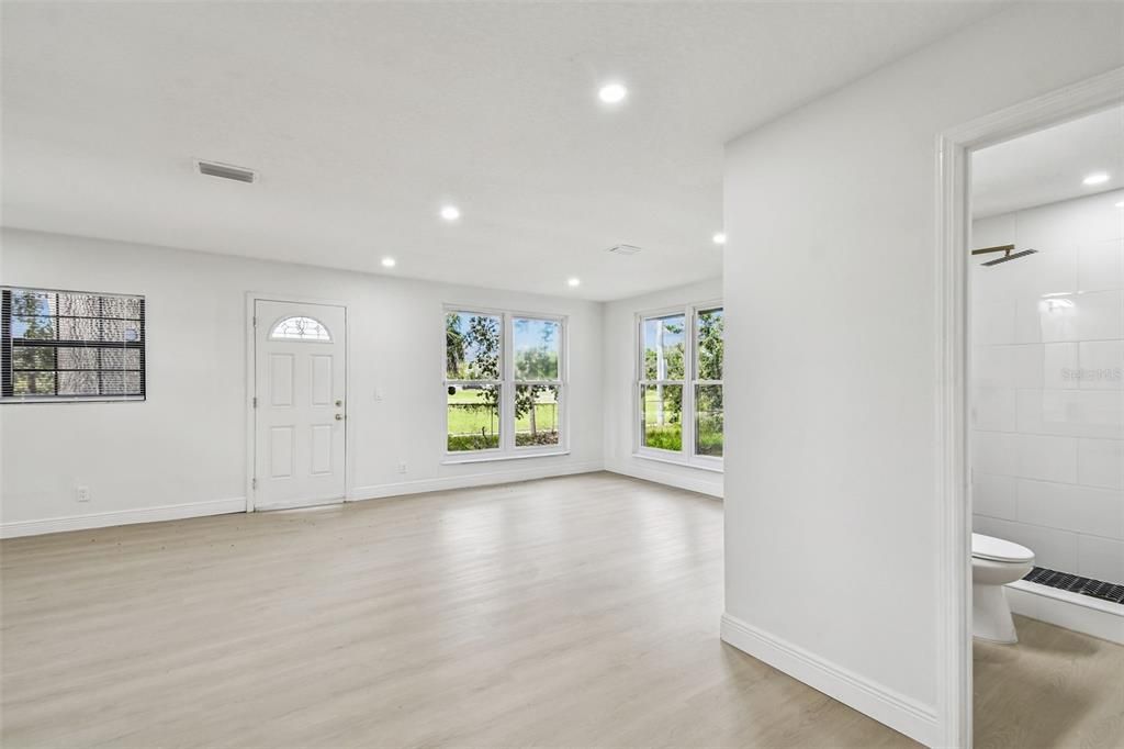 Activo con contrato: $475,000 (4 camas, 3 baños, 1786 Pies cuadrados)