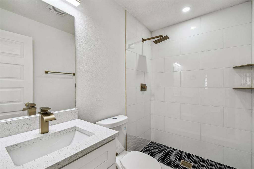 Activo con contrato: $475,000 (4 camas, 3 baños, 1786 Pies cuadrados)