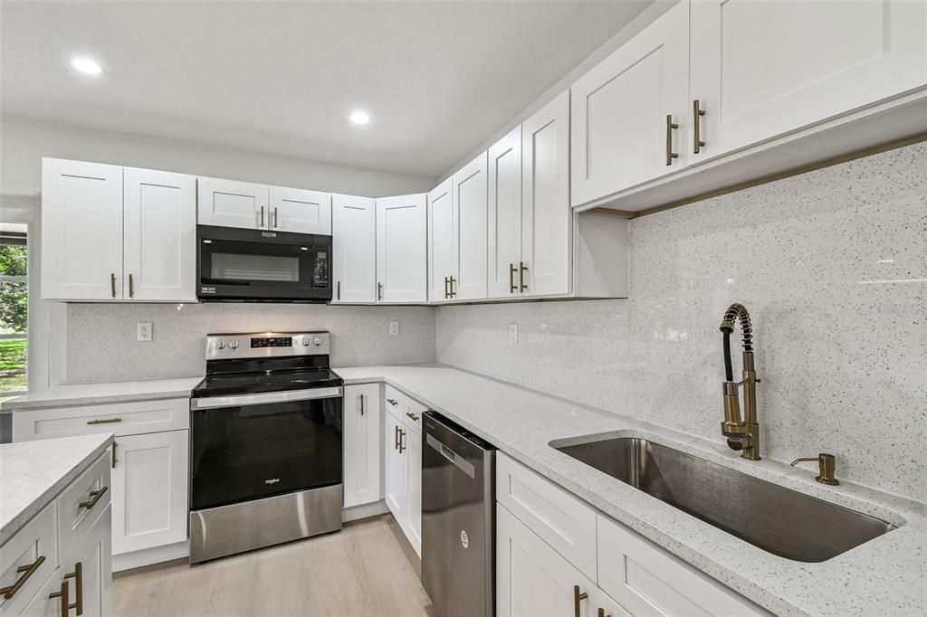 Activo con contrato: $475,000 (4 camas, 3 baños, 1786 Pies cuadrados)