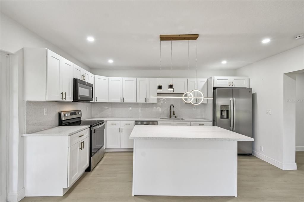 Activo con contrato: $475,000 (4 camas, 3 baños, 1786 Pies cuadrados)