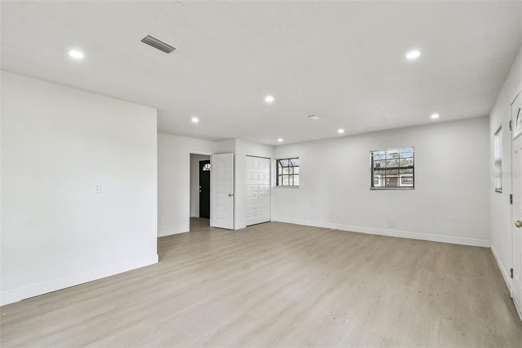 Activo con contrato: $475,000 (4 camas, 3 baños, 1786 Pies cuadrados)