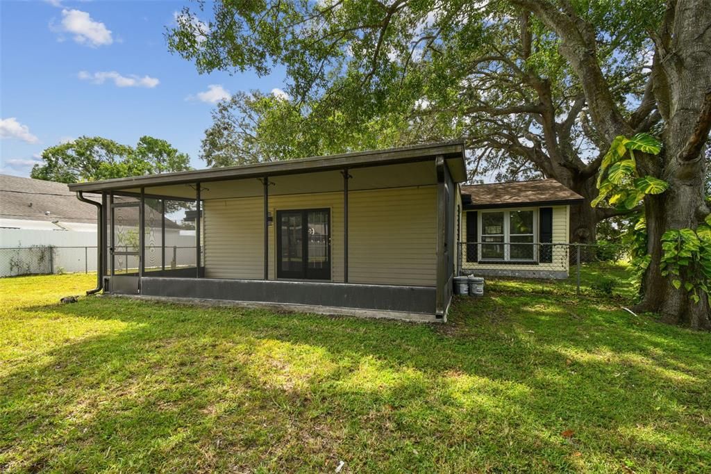 Activo con contrato: $475,000 (4 camas, 3 baños, 1786 Pies cuadrados)