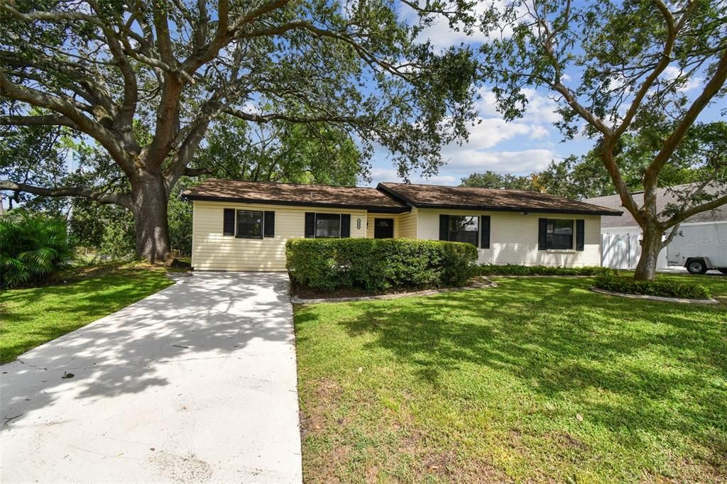 Activo con contrato: $475,000 (4 camas, 3 baños, 1786 Pies cuadrados)