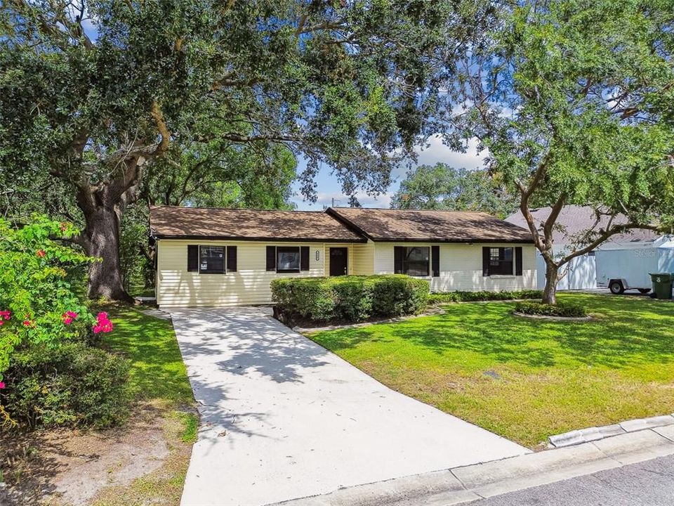 Activo con contrato: $475,000 (4 camas, 3 baños, 1786 Pies cuadrados)