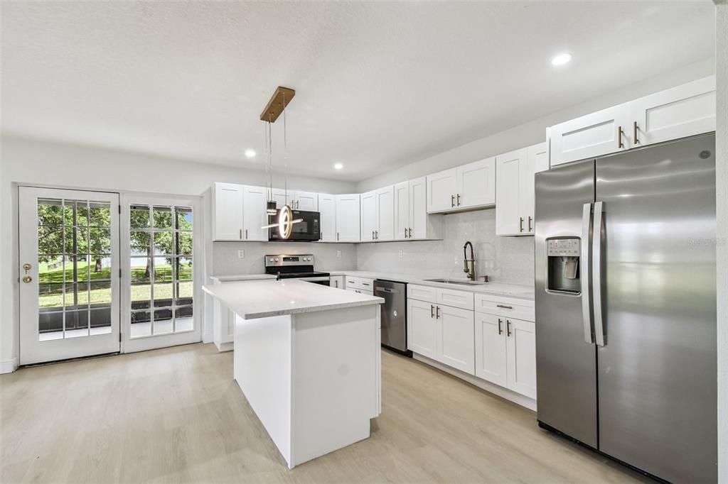 Activo con contrato: $475,000 (4 camas, 3 baños, 1786 Pies cuadrados)