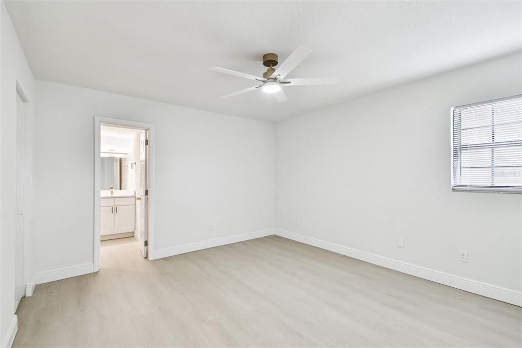 Activo con contrato: $475,000 (4 camas, 3 baños, 1786 Pies cuadrados)