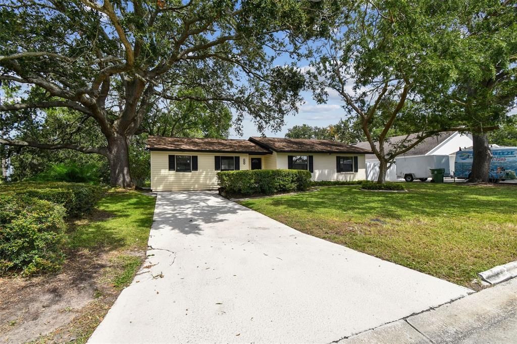 Activo con contrato: $475,000 (4 camas, 3 baños, 1786 Pies cuadrados)