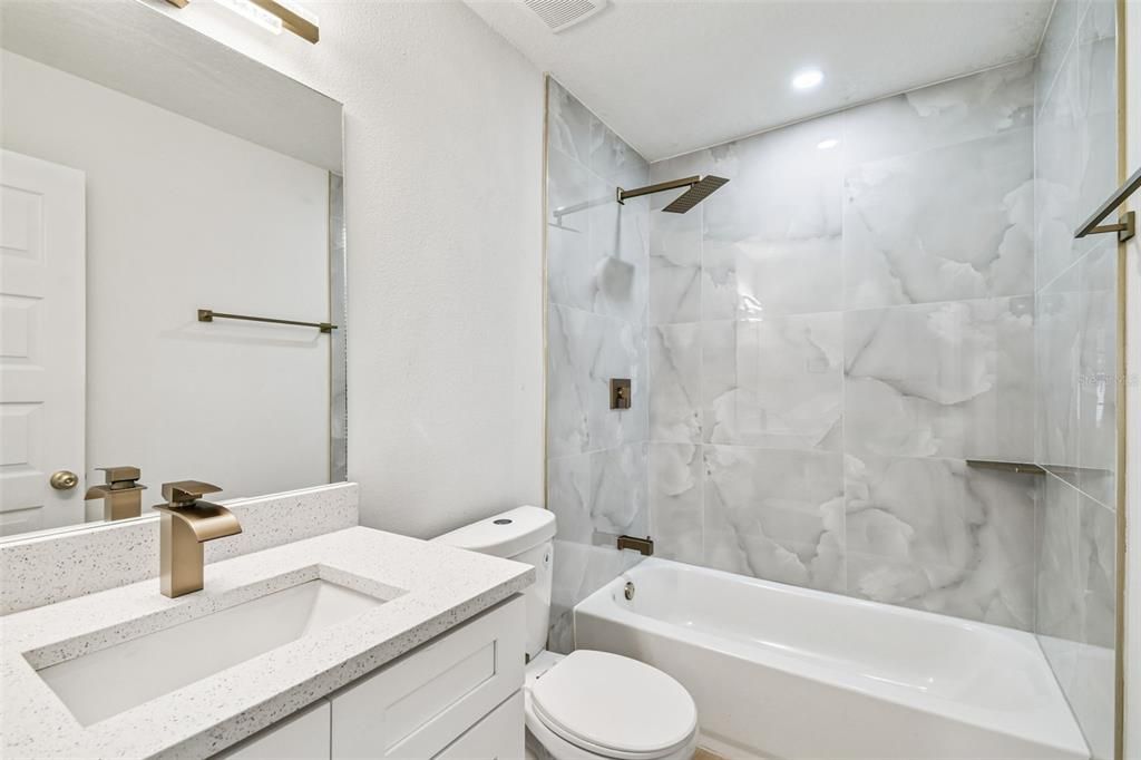 Activo con contrato: $475,000 (4 camas, 3 baños, 1786 Pies cuadrados)