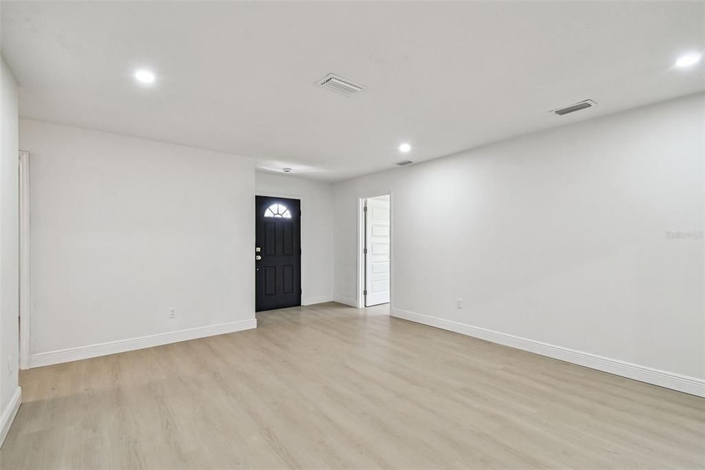 Activo con contrato: $475,000 (4 camas, 3 baños, 1786 Pies cuadrados)