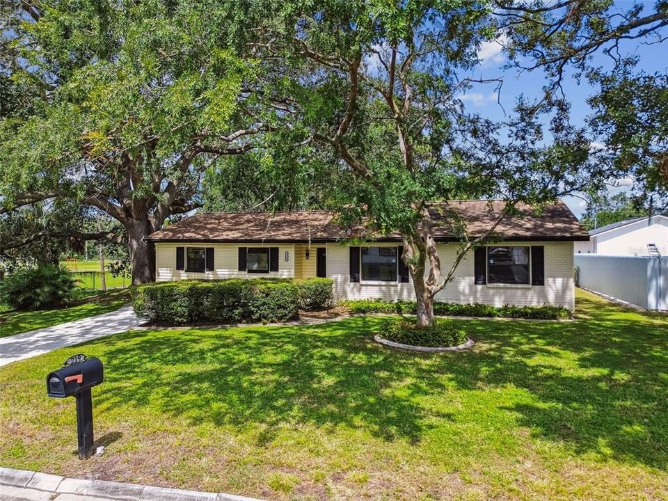 Activo con contrato: $475,000 (4 camas, 3 baños, 1786 Pies cuadrados)