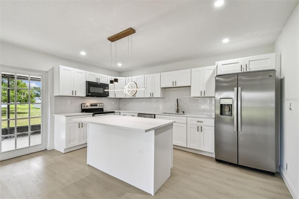 Activo con contrato: $475,000 (4 camas, 3 baños, 1786 Pies cuadrados)