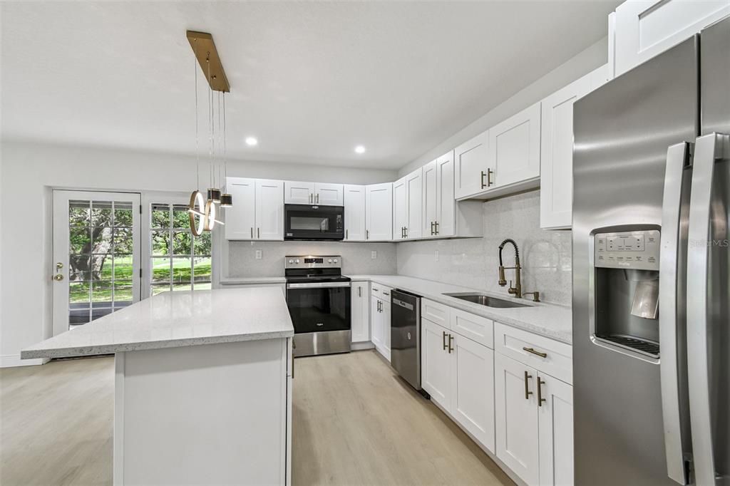 Activo con contrato: $475,000 (4 camas, 3 baños, 1786 Pies cuadrados)