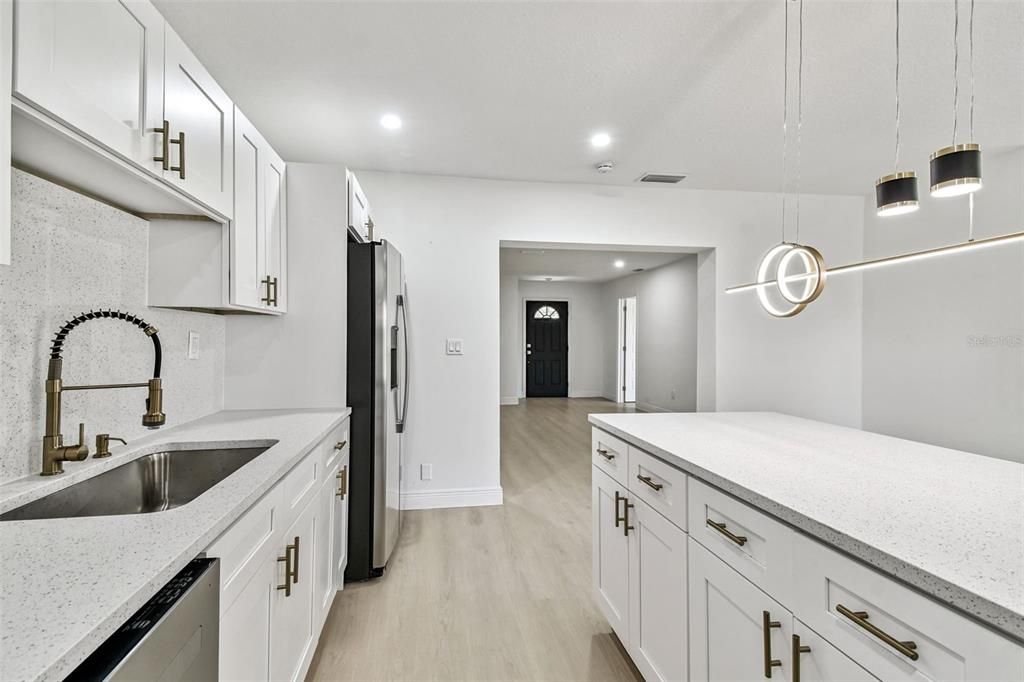 Activo con contrato: $475,000 (4 camas, 3 baños, 1786 Pies cuadrados)