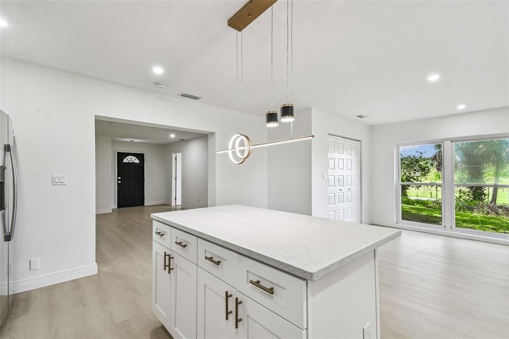 Activo con contrato: $475,000 (4 camas, 3 baños, 1786 Pies cuadrados)