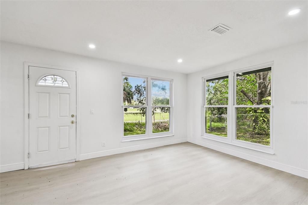 Activo con contrato: $475,000 (4 camas, 3 baños, 1786 Pies cuadrados)