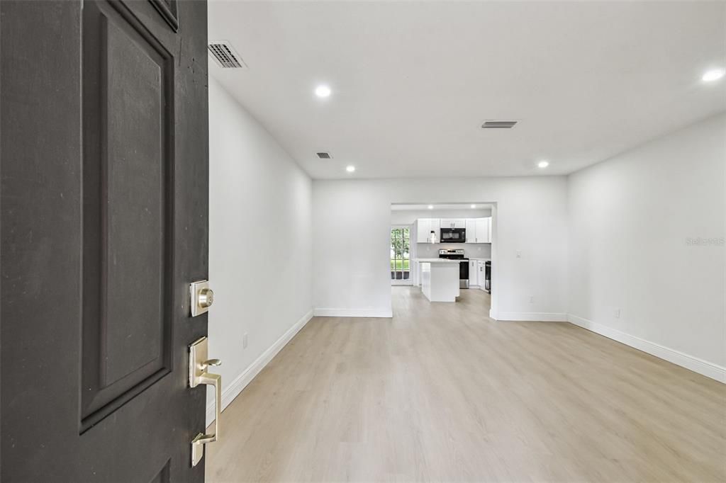 Activo con contrato: $475,000 (4 camas, 3 baños, 1786 Pies cuadrados)