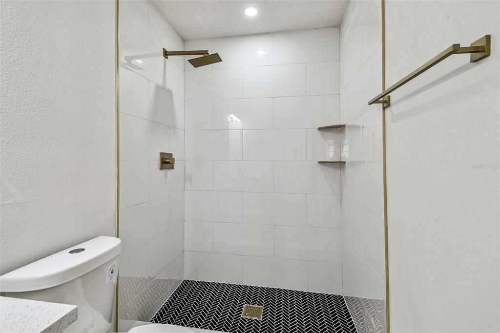 Activo con contrato: $475,000 (4 camas, 3 baños, 1786 Pies cuadrados)