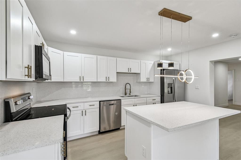 Activo con contrato: $475,000 (4 camas, 3 baños, 1786 Pies cuadrados)