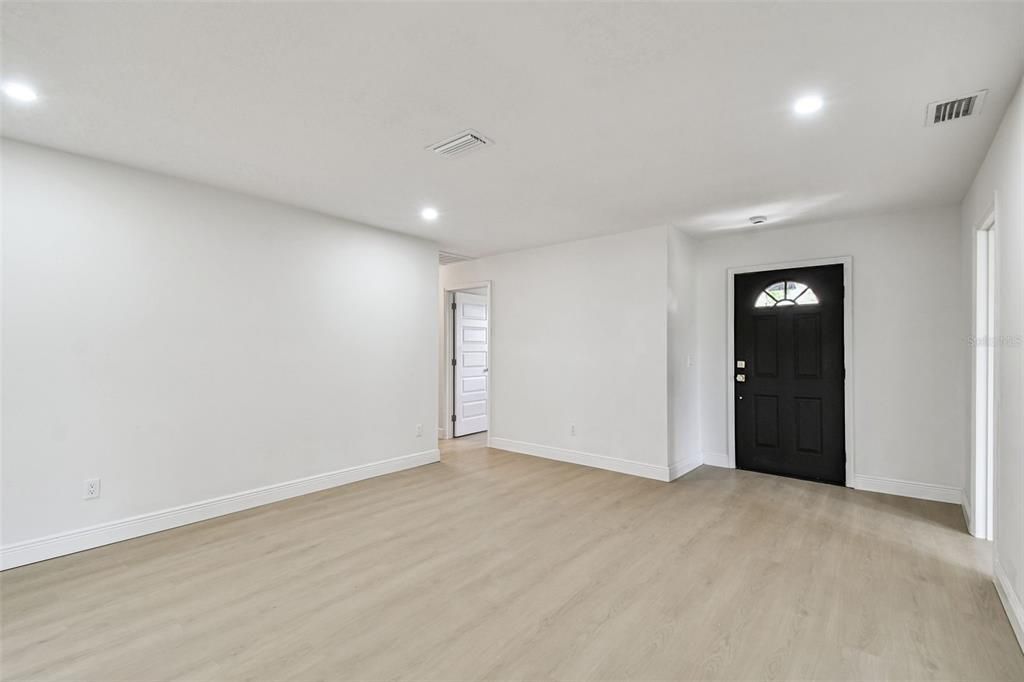 Activo con contrato: $475,000 (4 camas, 3 baños, 1786 Pies cuadrados)