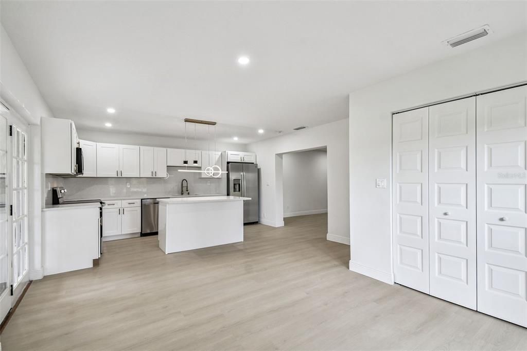 Activo con contrato: $475,000 (4 camas, 3 baños, 1786 Pies cuadrados)