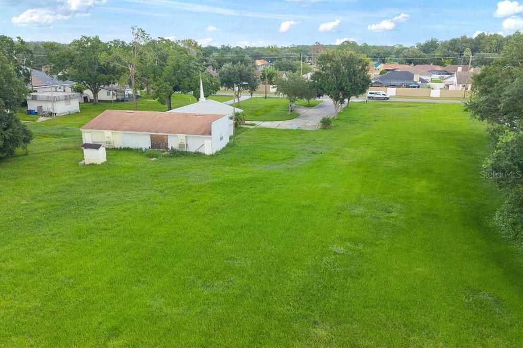 待售: $2,000,000 (3.25 acres)